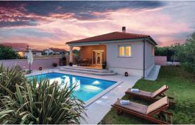 Haus Modern one-story house with swimming pool. 5 km to the center of Pula.. 435 000 €