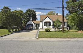 10-zimmer haus in der stadt in Etobicoke, Kanada. C$1 709 000