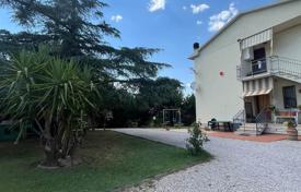 2-zimmer wohnung 216 m² in Roccastrada, Italien. 775 000 €