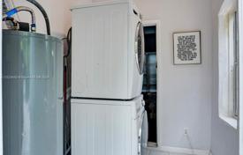 3-zimmer haus in der stadt 118 m² in Miami, Vereinigte Staaten. $610 000