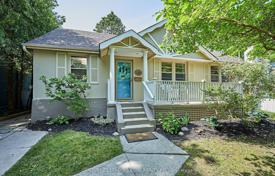 14-zimmer haus in der stadt in Scarborough, Kanada. C$1 294 000