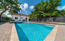 Haus in der Stadt – Hallandale Beach, Florida, Vereinigte Staaten. $700 000