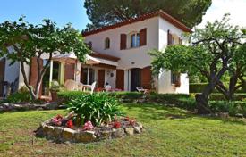 Villa – Antibes, Côte d'Azur, Frankreich. 5 000 €  pro Woche
