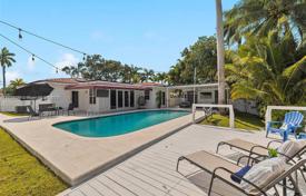 4-zimmer haus in der stadt 214 m² in Miami, Vereinigte Staaten. $1 300 000