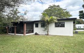3-zimmer haus in der stadt 240 m² in Miami, Vereinigte Staaten. $800 000