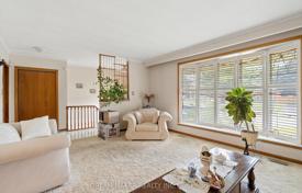 8-zimmer haus in der stadt in Scarborough, Kanada. C$1 324 000