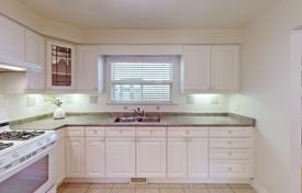 9-zimmer haus in der stadt in North York, Kanada. C$1 341 000