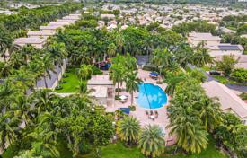 Haus in der Stadt – Doral, Florida, Vereinigte Staaten. $779 000