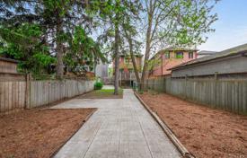 5-zimmer haus in der stadt in East York, Kanada. C$1 871 000