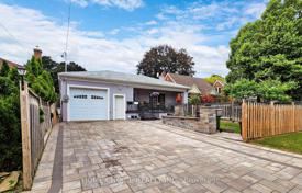 12-zimmer haus in der stadt in Scarborough, Kanada. C$2 070 000
