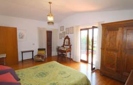 5-zimmer villa 298 m² in Castelnuovo Berardenga, Italien. 750 000 €