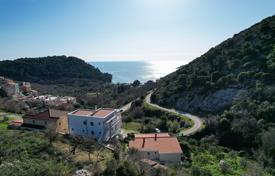 Grundstück in Petrovac, Montenegro. 430 000 €