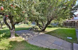 12-zimmer haus in der stadt in North York, Kanada. C$1 865 000