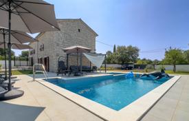 5-zimmer haus in der stadt 220 m² in Svetvinčenat, Kroatien. 680 000 €