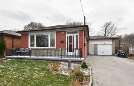 4-zimmer haus in der stadt in Scarborough, Kanada. C$995 000