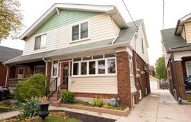 3-zimmer stadthaus in East York, Kanada. C$1 180 000