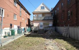 9-zimmer haus in der stadt in Dufferin Street, Kanada. C$1 586 000