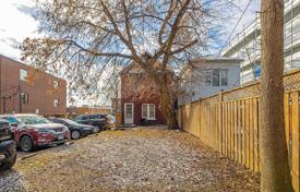 6-zimmer haus in der stadt in Etobicoke, Kanada. C$1 169 000