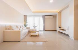 3-zimmer appartements in eigentumswohnungen in Thon Buri, Thailand. $612 000