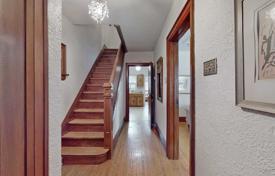 8-zimmer haus in der stadt in North York, Kanada. C$1 987 000