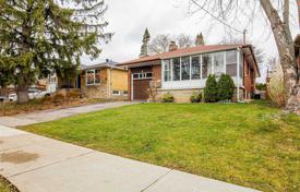 5-zimmer haus in der stadt in Etobicoke, Kanada. C$1 662 000