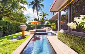 Villa – Miami Beach, Florida, Vereinigte Staaten. 1 862 000 €