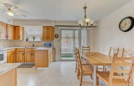 11-zimmer haus in der stadt in Etobicoke, Kanada. C$1 705 000