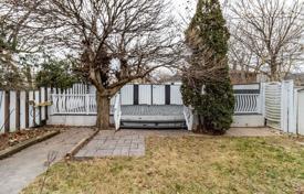 3-zimmer haus in der stadt in Etobicoke, Kanada. C$1 523 000