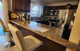 Haus in der Stadt – Pembroke Pines, Broward, Florida,  Vereinigte Staaten. $424 000