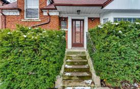 5-zimmer haus in der stadt in North York, Kanada. C$2 375 000