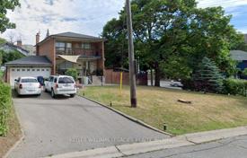 9-zimmer haus in der stadt in Etobicoke, Kanada. C$2 395 000