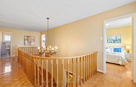9-zimmer haus in der stadt in Etobicoke, Kanada. C$1 940 000