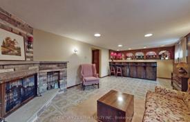 8-zimmer haus in der stadt in North York, Kanada. C$1 645 000