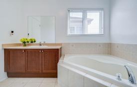 9-zimmer stadthaus in North York, Kanada. C$1 112 000