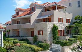 Haus in der Stadt – Brač, Split-Dalmatia County, Kroatien. 990 000 €