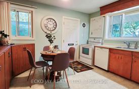 10-zimmer haus in der stadt in North York, Kanada. C$1 910 000