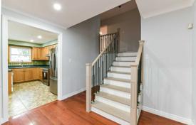 6-zimmer haus in der stadt in Etobicoke, Kanada. C$2 516 000