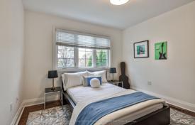 8-zimmer haus in der stadt in North York, Kanada. C$2 191 000