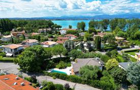 Villa 160 m² in Sirmione, Italien. 997 000 €
