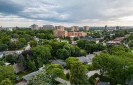 8-zimmer haus in der stadt in Etobicoke, Kanada. C$2 051 000