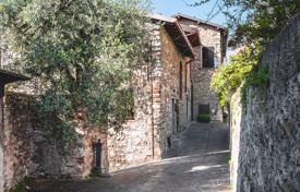 2-zimmer haus in der stadt 191 m² in Gargnano, Italien. 980 000 €