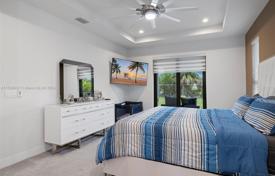 Haus in der Stadt – Cape Coral, Florida, Vereinigte Staaten. $570 000