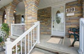 9-zimmer haus in der stadt in Etobicoke, Kanada. C$1 930 000
