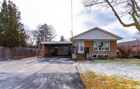 3-zimmer haus in der stadt in Scarborough, Kanada. C$1 447 000