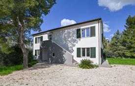 14-zimmer villa 443 m² in Potenza Picena, Italien. 730 000 €