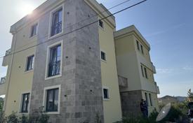 12-zimmer einfamilienhaus 407 m² in Tivat city, Montenegro. 990 000 €