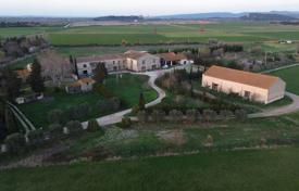 Villa – Arles, Bouches-du-Rhône, Provence-Alpes-Côte d'Azur,  Frankreich. 3 150 000 €