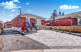 12-zimmer haus in der stadt in Scarborough, Kanada. C$2 064 000