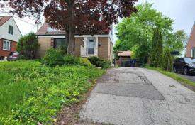 8-zimmer haus in der stadt in Scarborough, Kanada. C$1 595 000