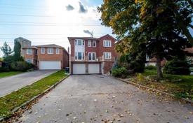 7-zimmer haus in der stadt in North York, Kanada. C$1 891 000